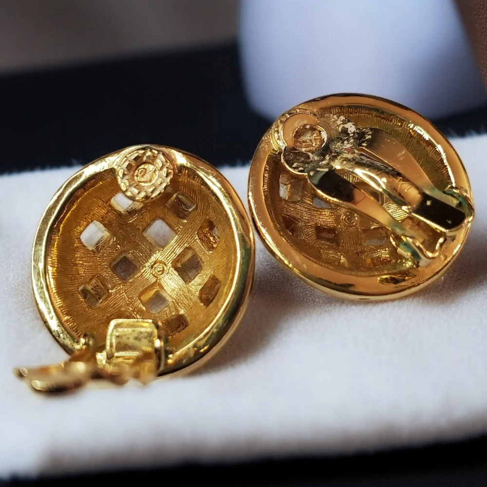 SWAROVSKI Vintage Swan Stamp Enamel Crystal Clip-on Earrings - Picture 3 of 4
